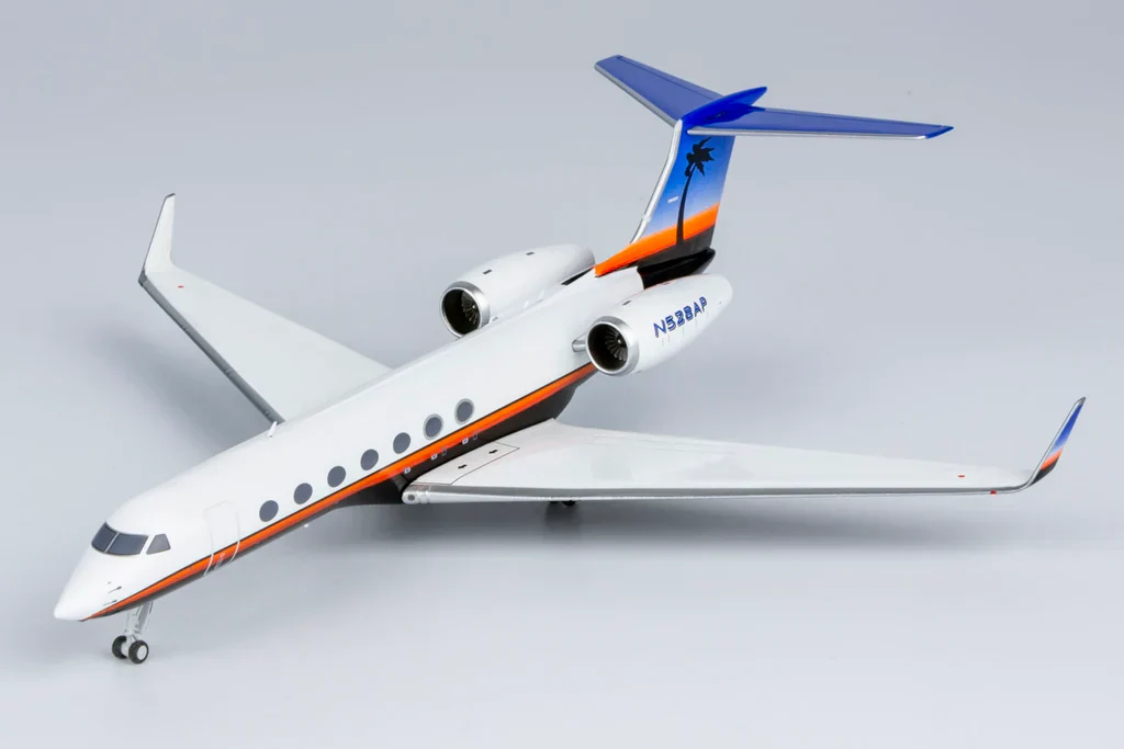 1/200 Million Air Gulfstream G550  NG 75028 - Image 3