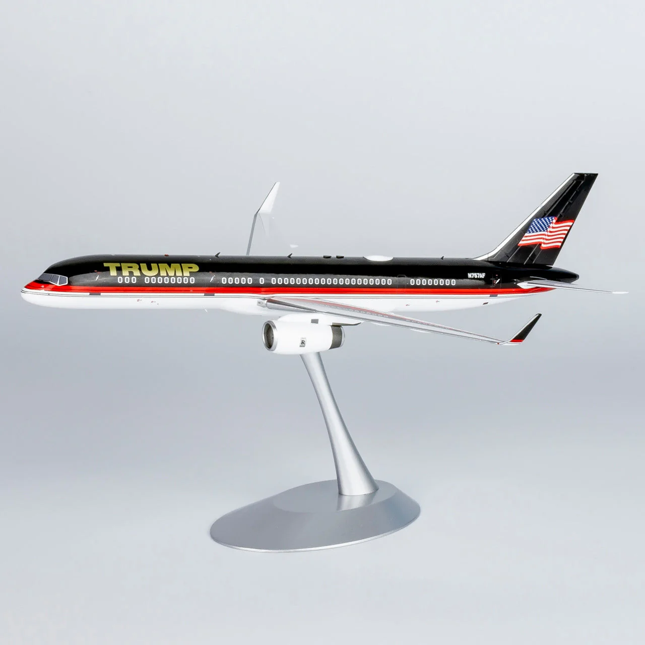 *1/200 The Trump Organization 757-200/w new livery with new package new stand with stand N757AF 42037 - Image 4