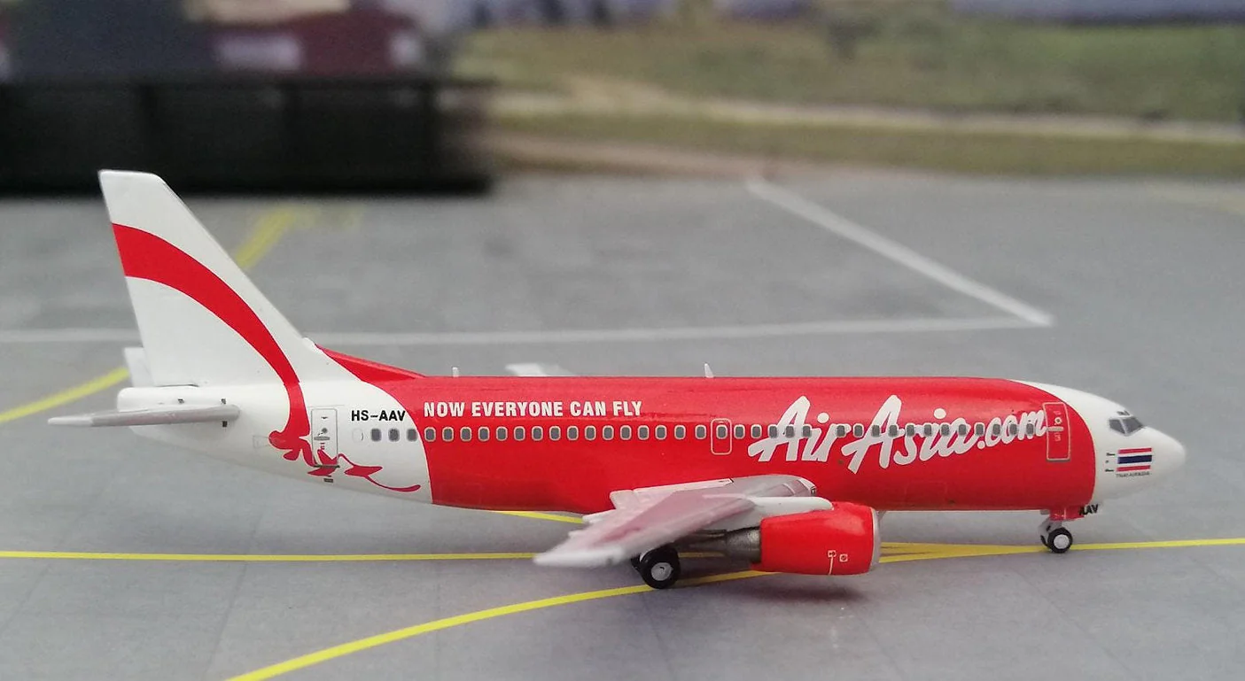 *1/400 AirAsia B 737-300 Miniature Models M4FD733B