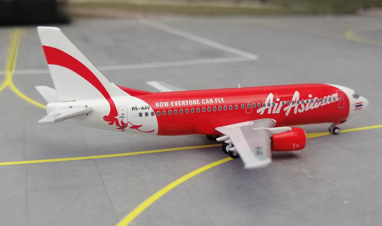 *1/400 AirAsia B 737-300 Miniature Models M4FD733B - Image 2