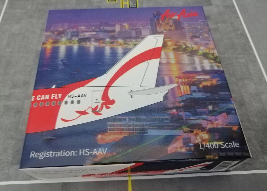 *1/400 AirAsia B 737-300 Miniature Models M4FD733B - Image 3