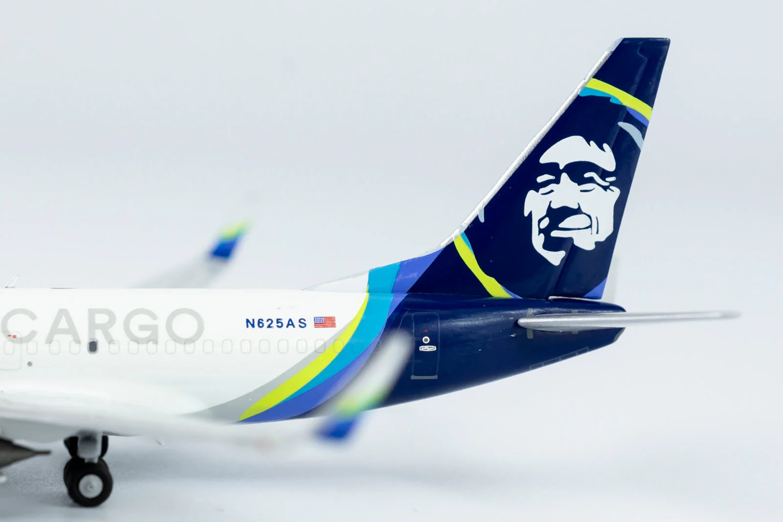 *1/400 Alaska Air Cargo B 737-700/w NG Models 77018 - Image 3