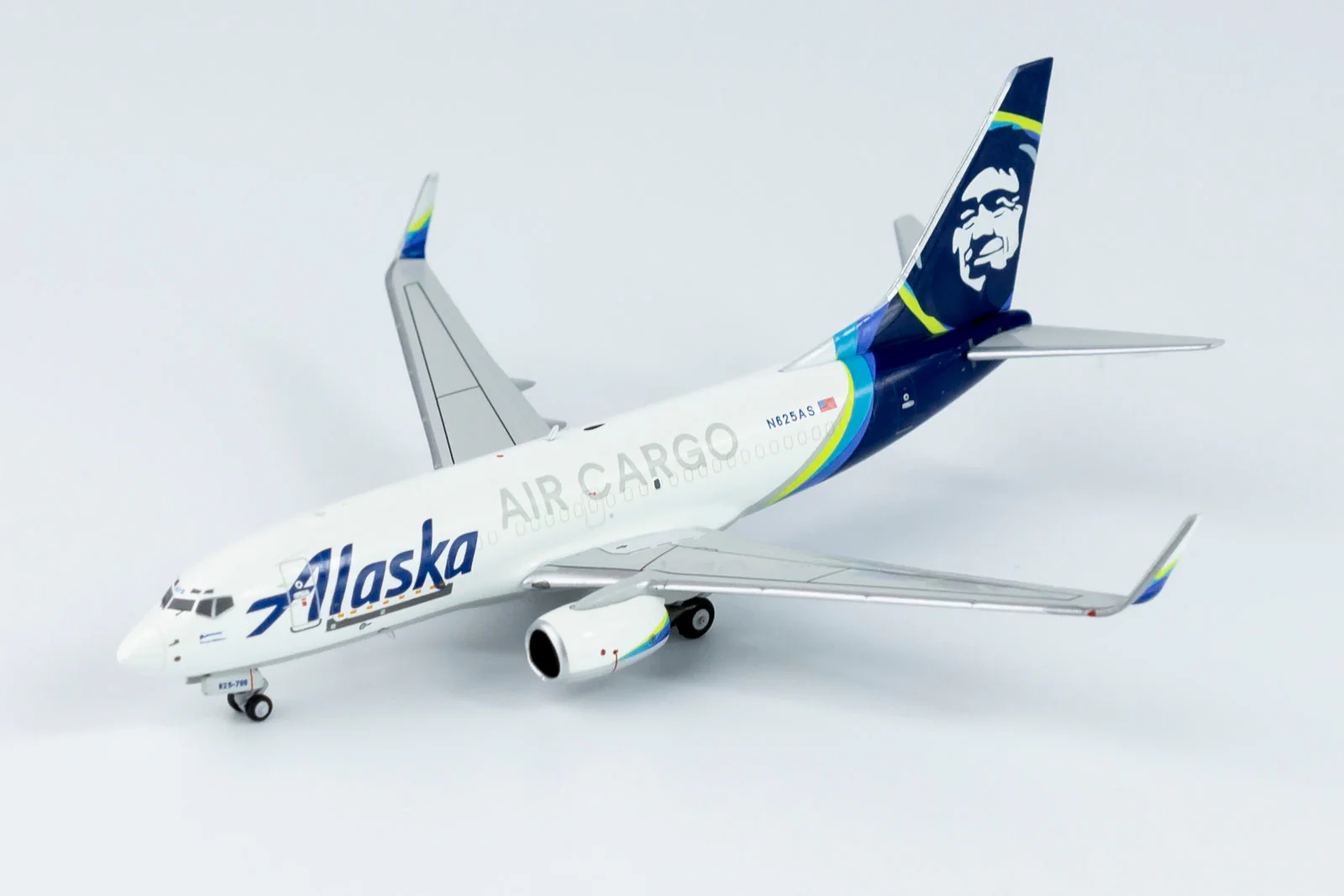 *1/400 Alaska Air Cargo B 737-700/w NG Models 77018 - Image 4