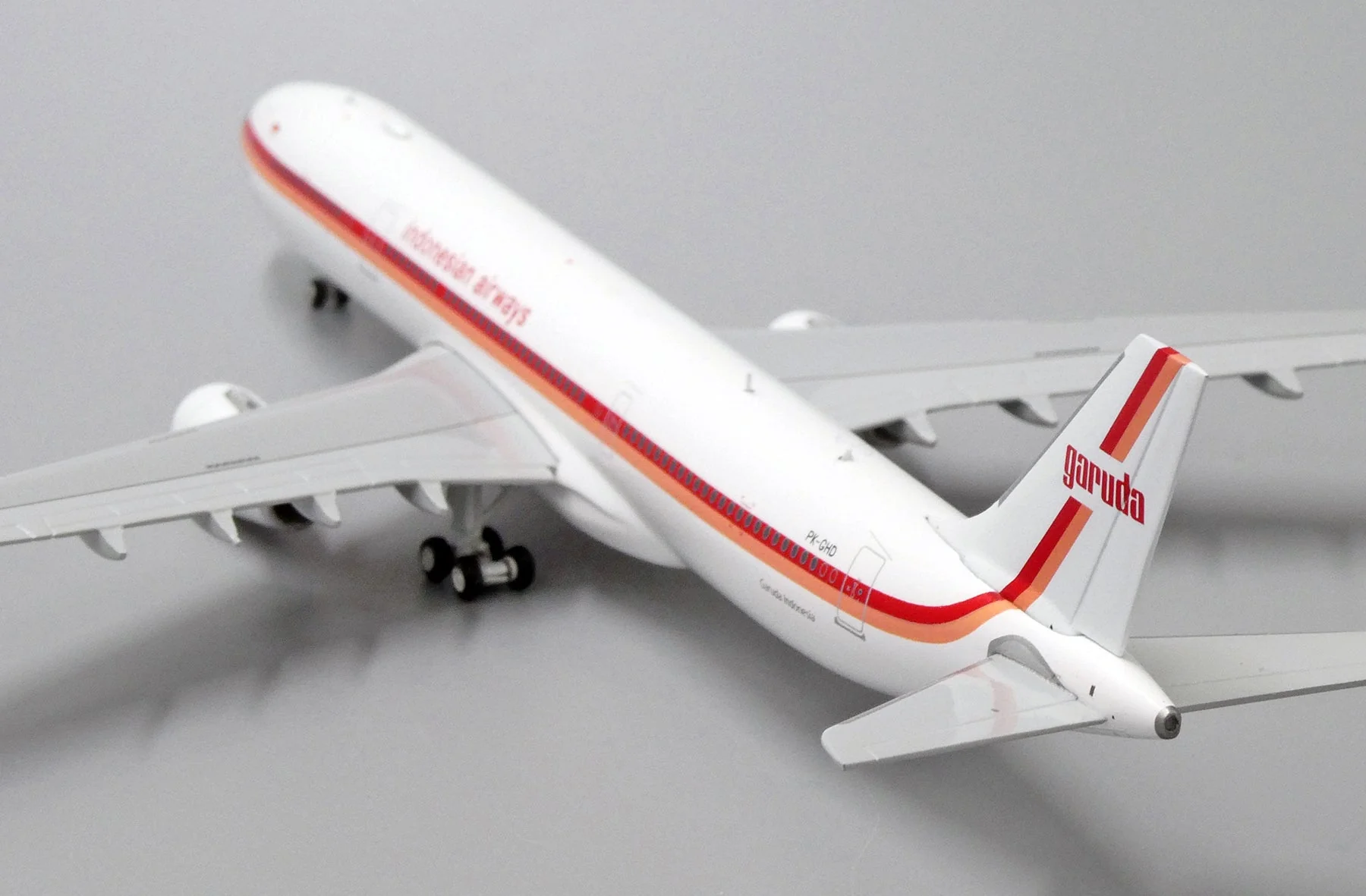 *1/400 Garuda Indonesia A330-300 "Retro Livery" JC Wings JC4GIA209 - Image 11