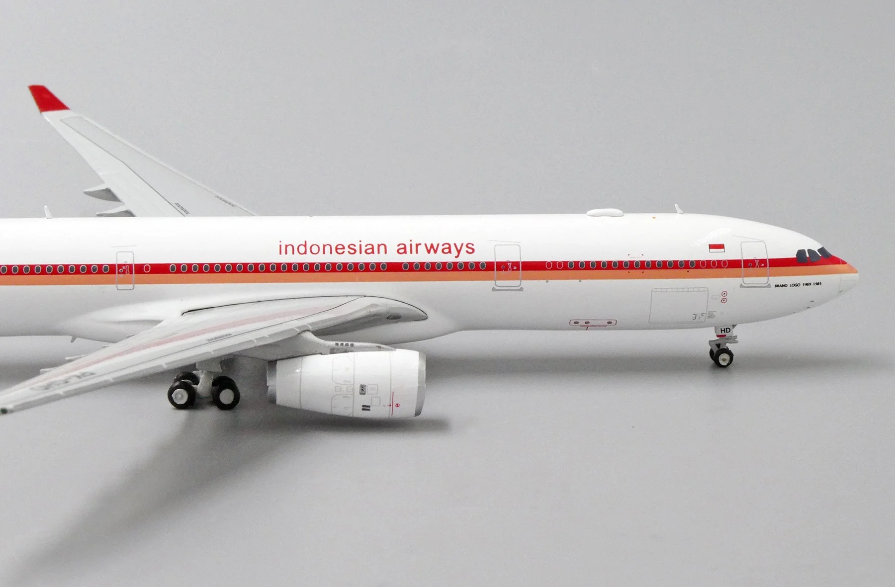 *1/400 Garuda Indonesia A330-300 "Retro Livery" JC Wings JC4GIA209 - Image 7