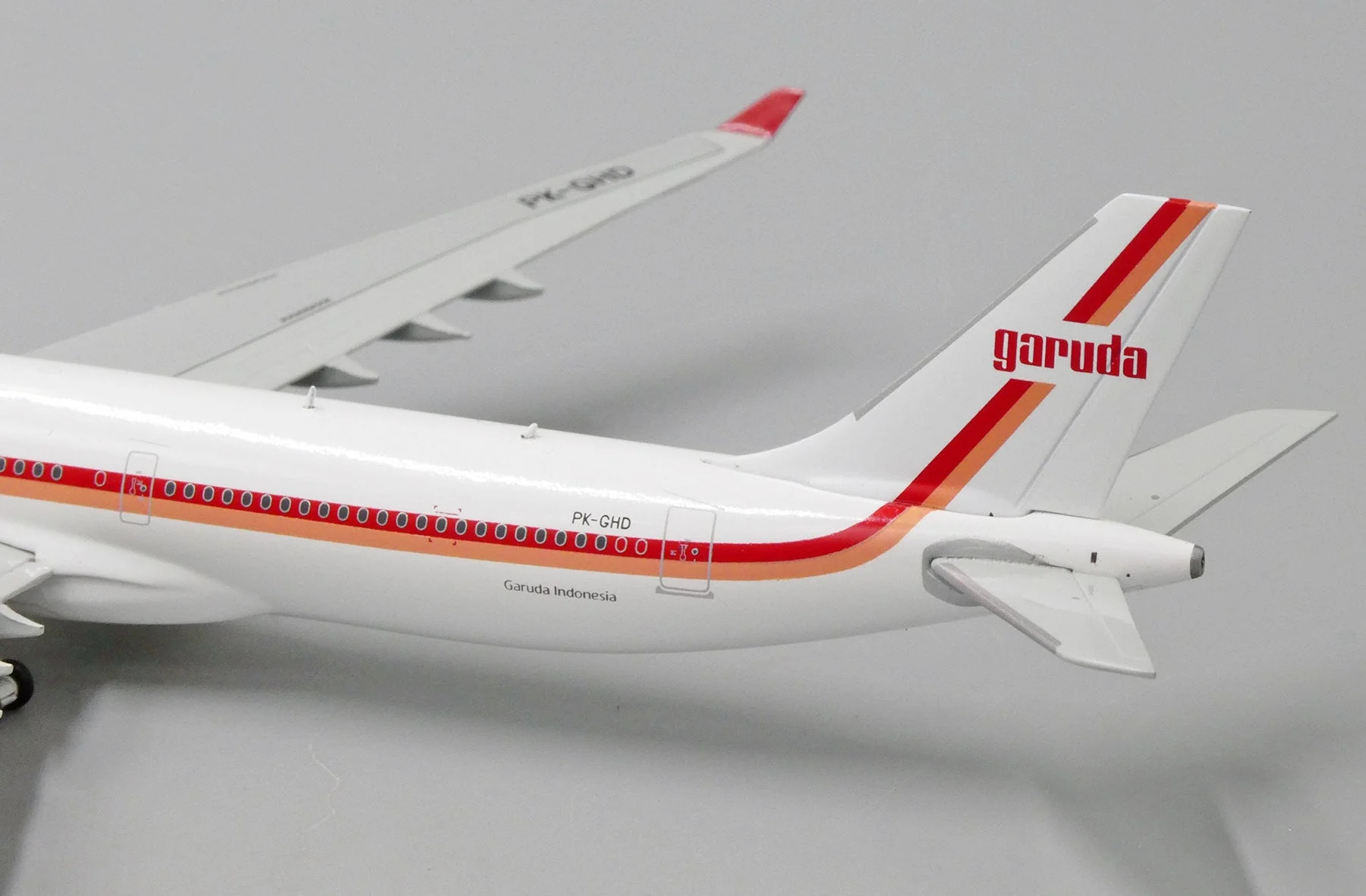 *1/400 Garuda Indonesia A330-300 "Retro Livery" JC Wings JC4GIA209 - Image 8