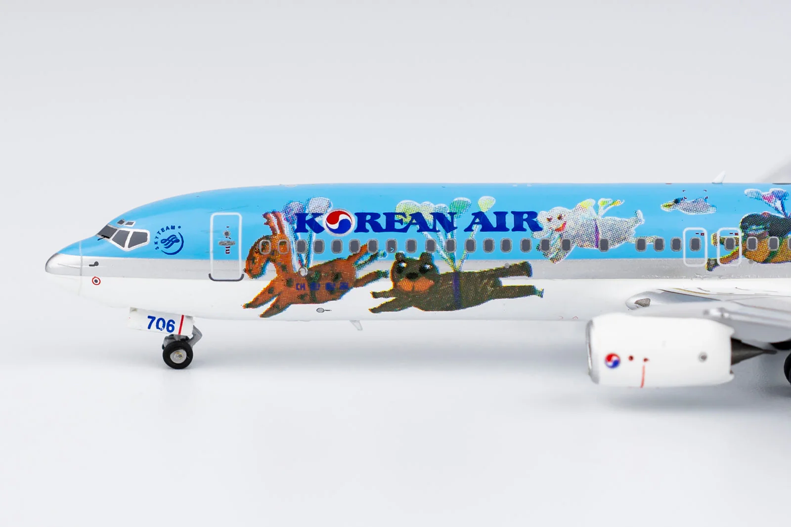 *1/400 Korean Air B 737-900 "Children's day" NG Models 79018 - Image 2