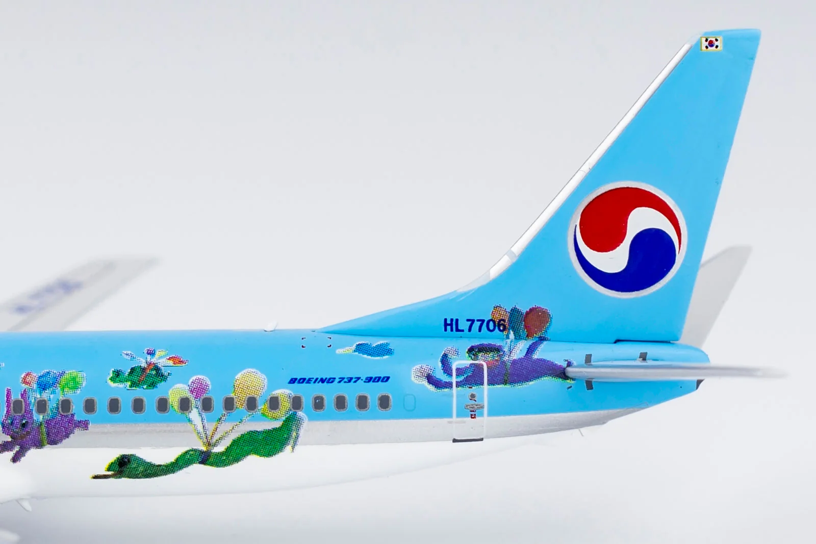 *1/400 Korean Air B 737-900 "Children's day" NG Models 79018 - Image 3