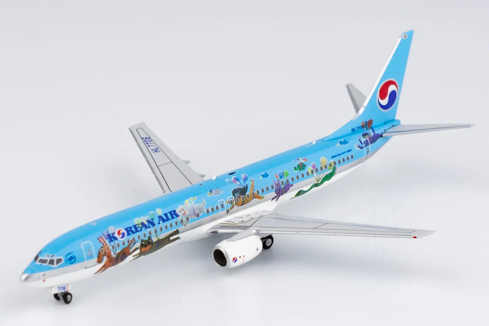 *1/400 Korean Air B 737-900 "Children's day" NG Models 79018 - Image 4