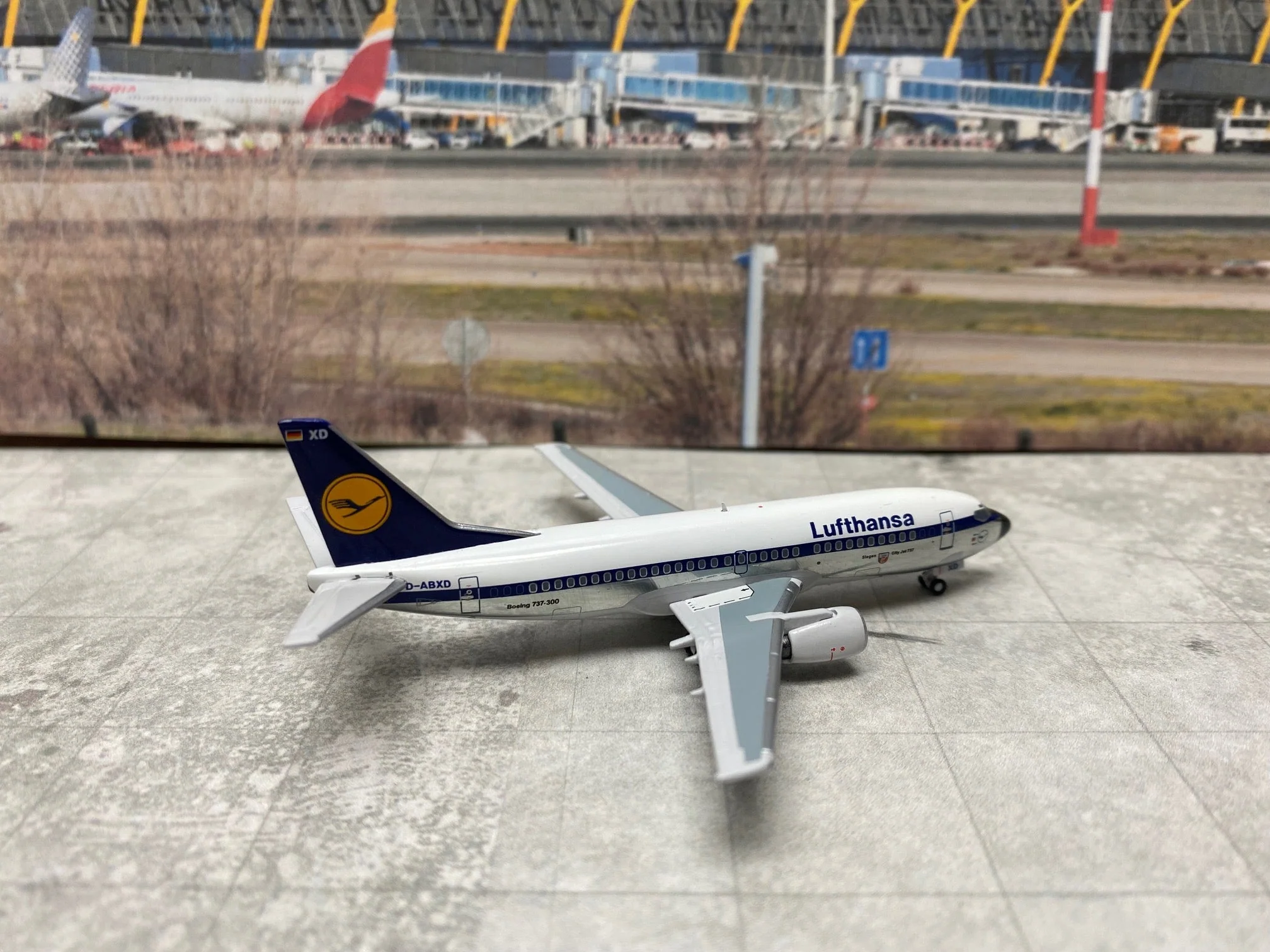 *1/400 Lufthansa B 737-300 "Euro 86" Miniature Models M4LH733A - Image 3