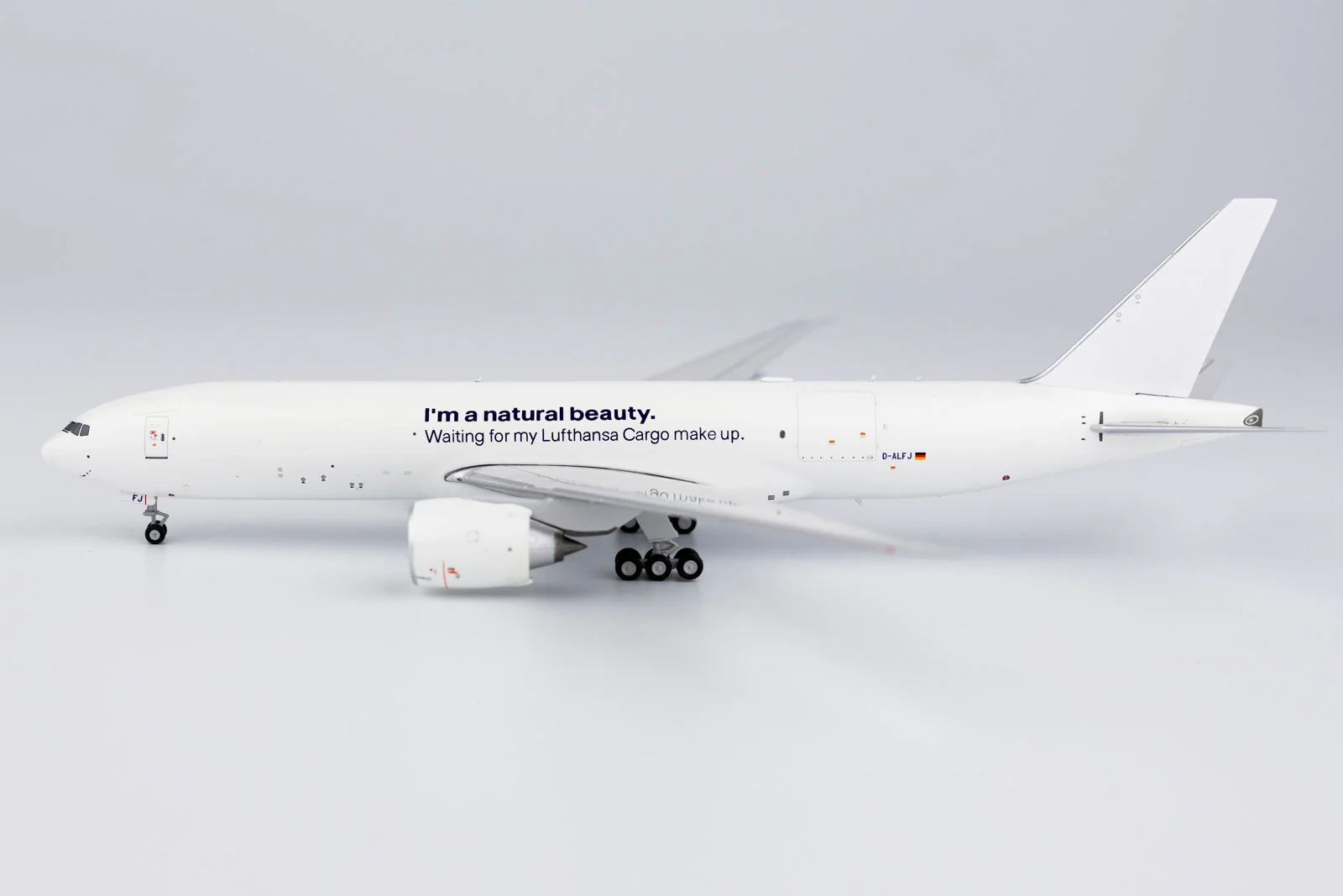 * 1/400 Lufthansa Cargo B 777F "I'm a natural beauty" NG Models 72013