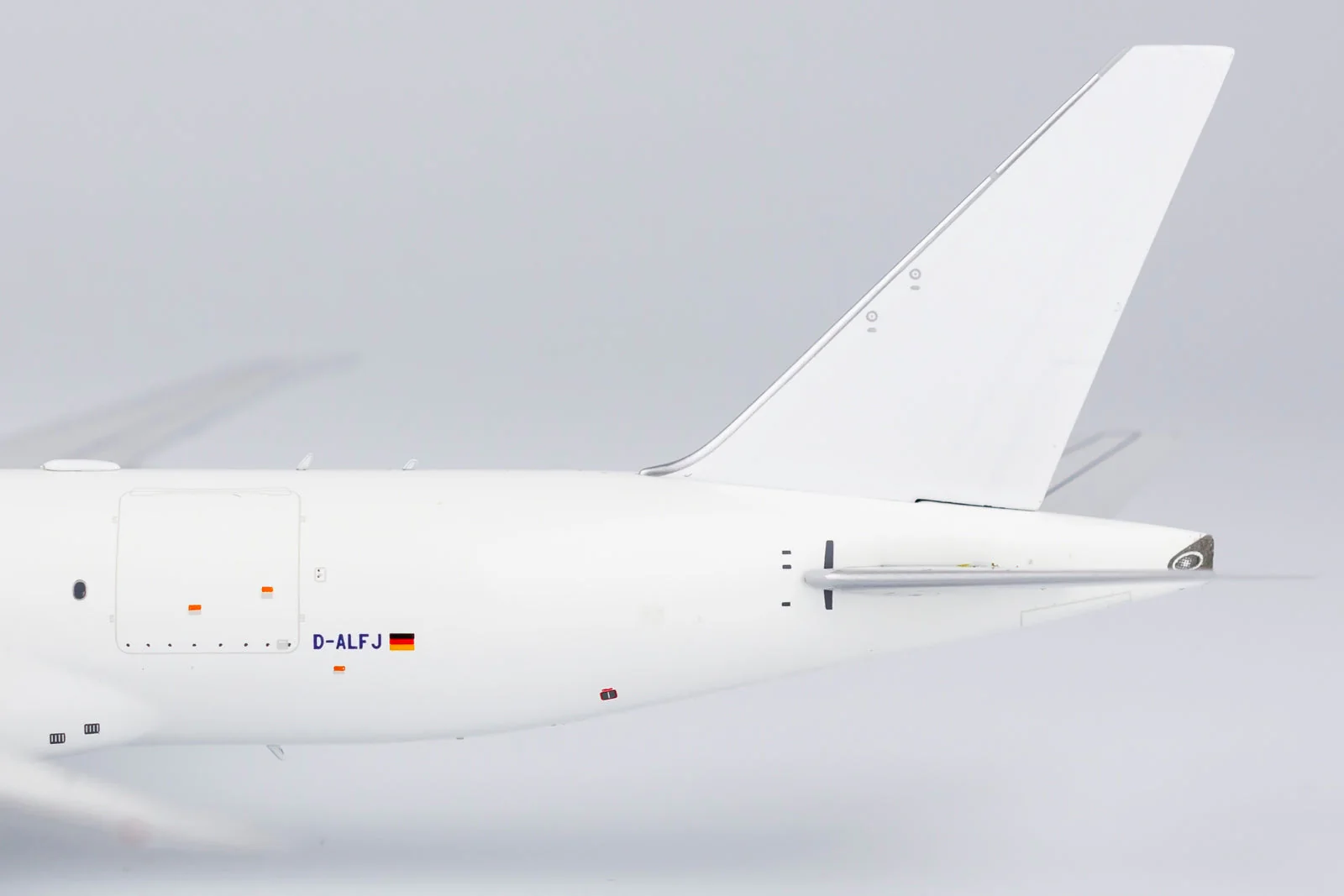 * 1/400 Lufthansa Cargo B 777F "I'm a natural beauty" NG Models 72013 - Image 3