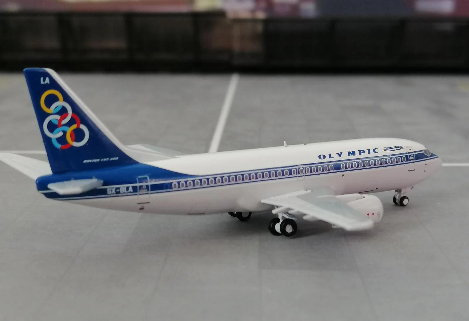 *1/400 Olympic Airlines B 737-300 Miniature Models M4OA733A - Image 4