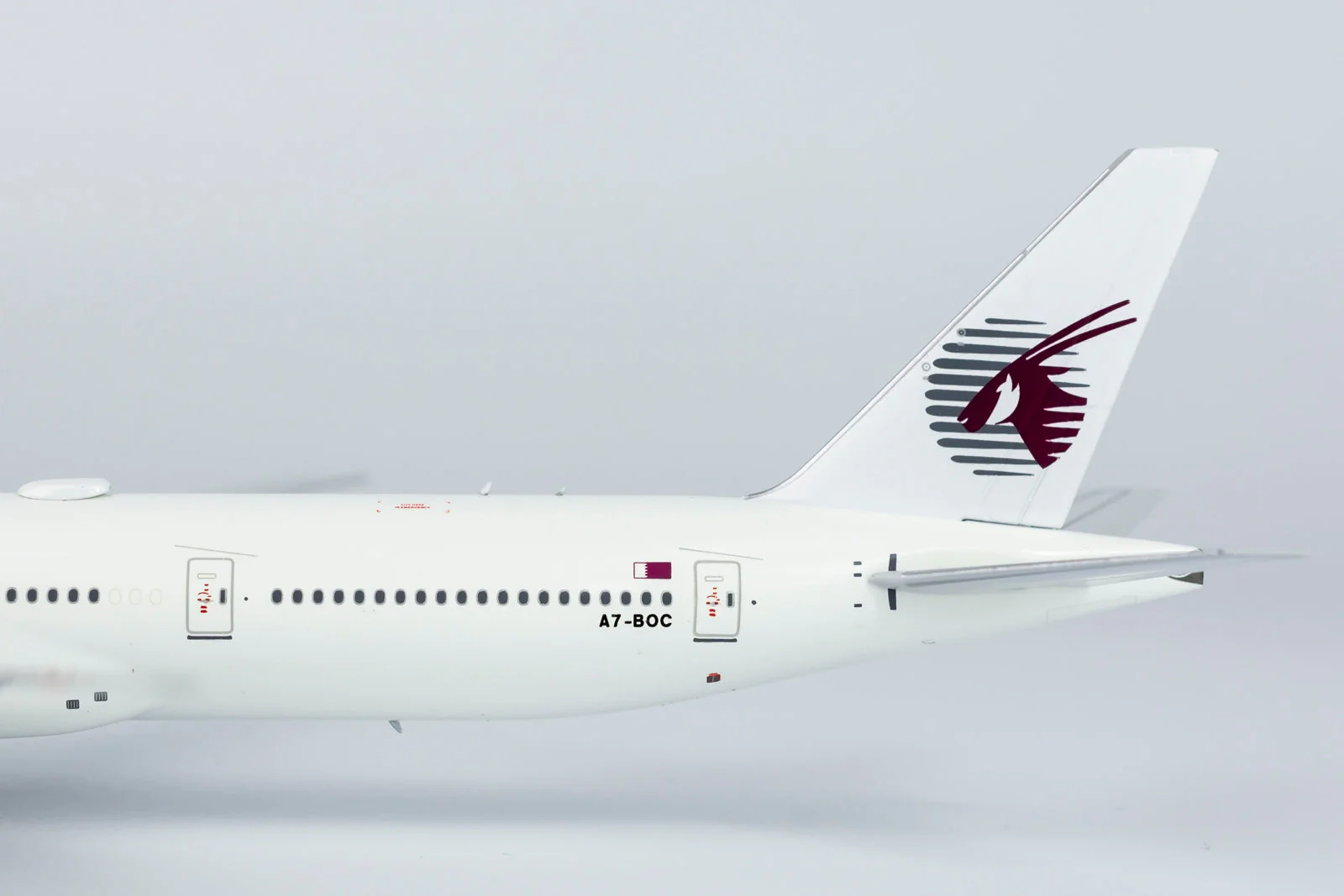* 1/400 Qatar Airways B 777-300ER "Retro Livery" NG Models 73017 - Image 3