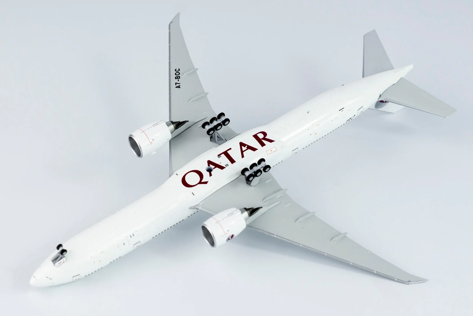 * 1/400 Qatar Airways B 777-300ER "Retro Livery" NG Models 73017 - Image 7