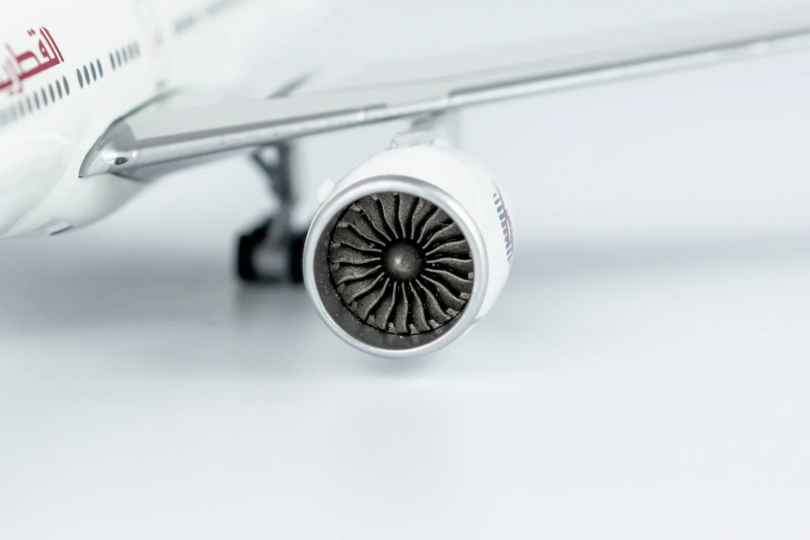 * 1/400 Qatar Airways B 777-300ER "Retro Livery" NG Models 73017 - Image 8