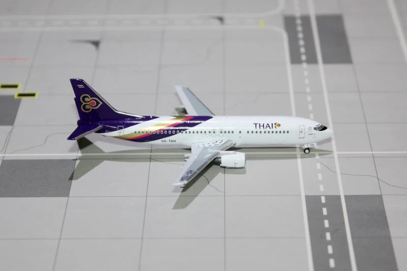 *1/400 Thai Airways B 737-400 Miniature Models M4TG734B - Image 2