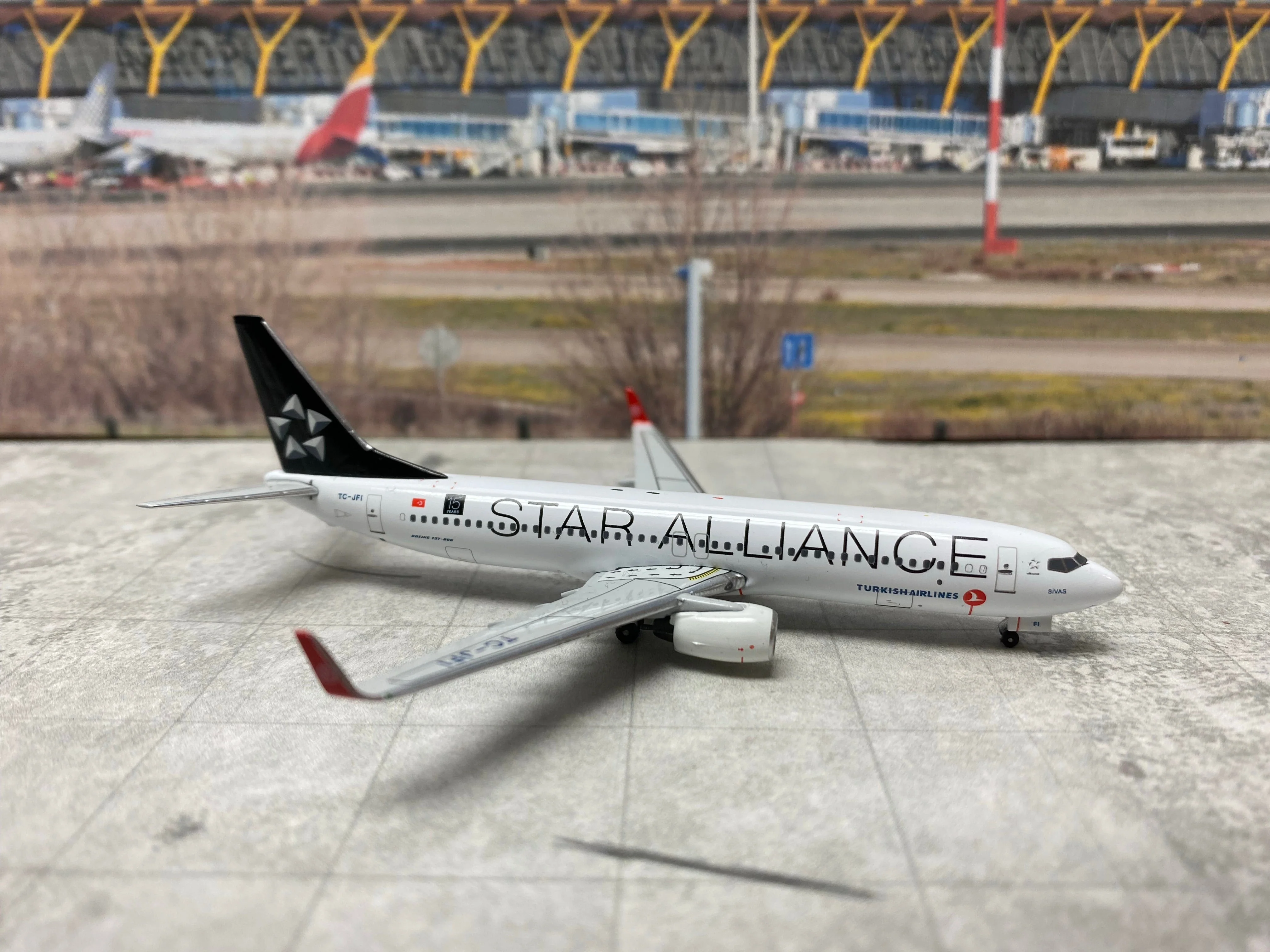 *1/400 Turkish Airlines B 737-800 "Star Alliance Livery" Witty Wings WTW-4-738-015 - Image 2