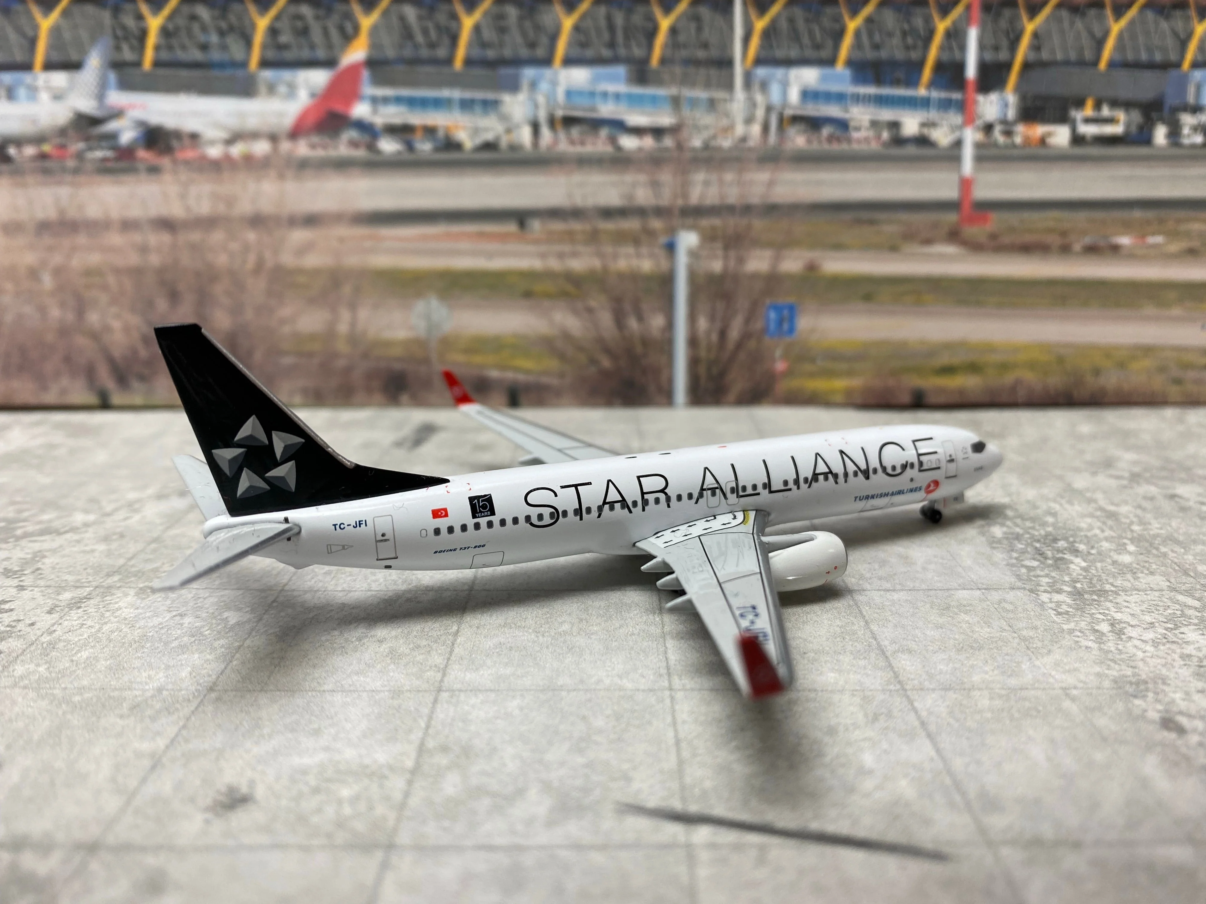 *1/400 Turkish Airlines B 737-800 "Star Alliance Livery" Witty Wings WTW-4-738-015 - Image 3