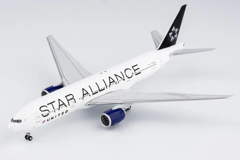 1/400 United Airlines 777-200ER star alliance; with blue engines NG 72021