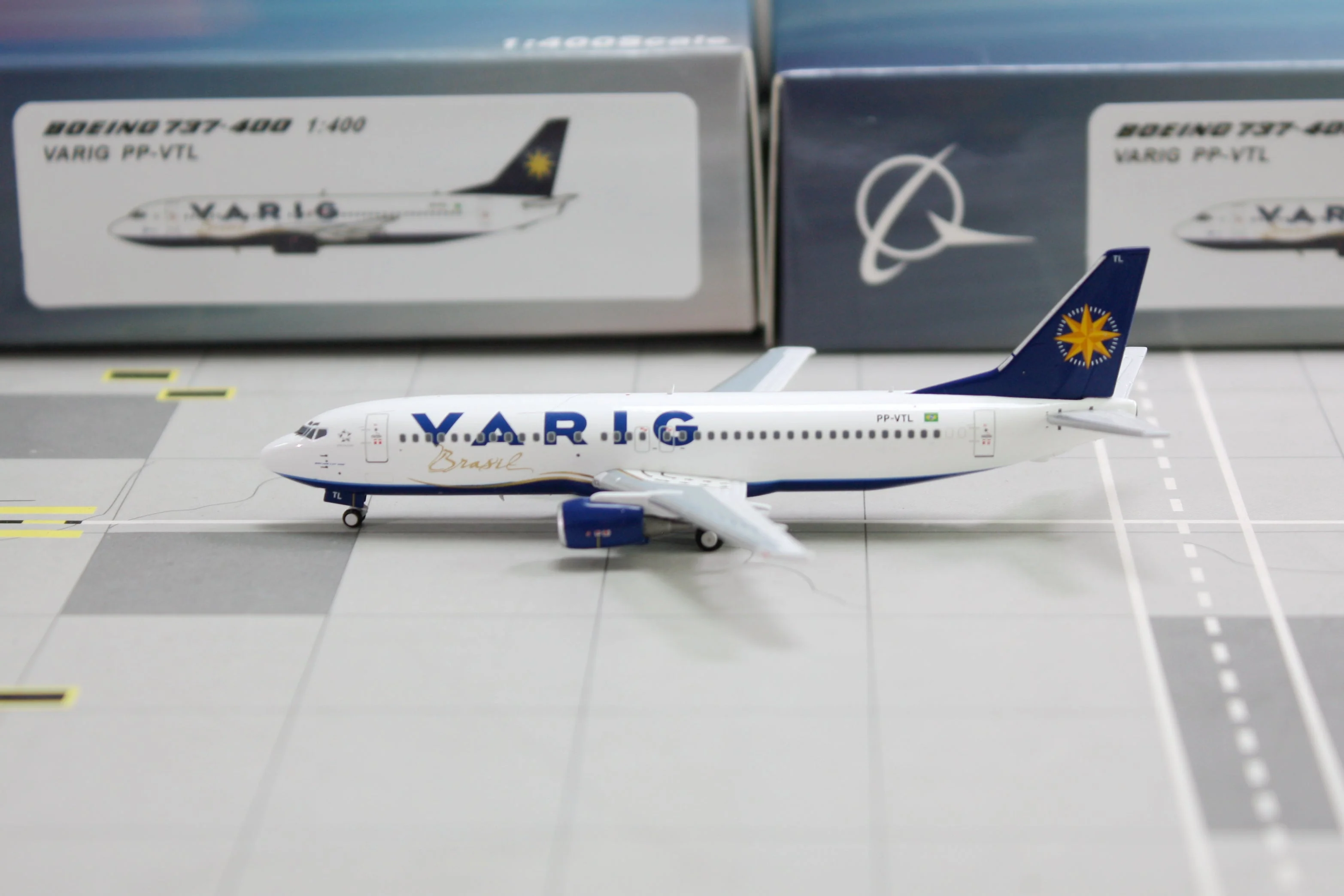 *1/400 VARIG B 737-400 "Billboard Titles" Panda Models PMPPVTL - Image 3