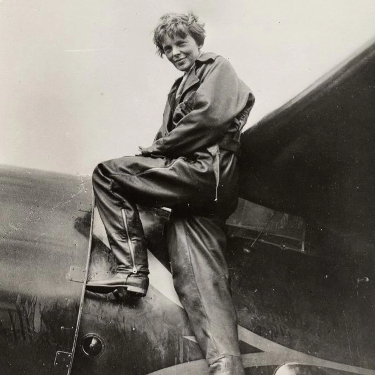 Amelia Earhart Vega 5B Red Fabric - Image 3